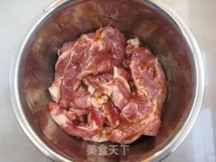 Make Gold curry pork step 2