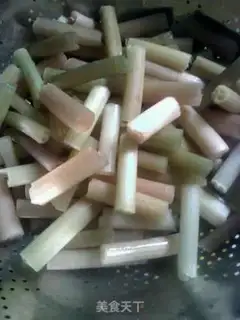 Make Scrambled chicken head step 1