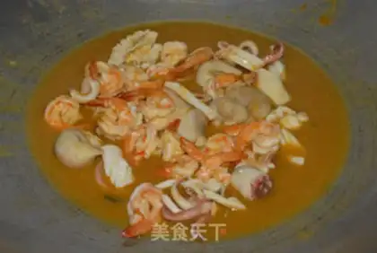 Make Curry seafood step 12