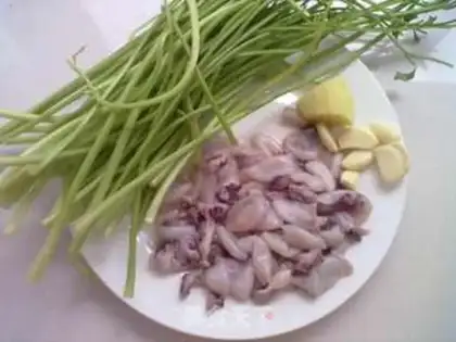 Make Squidfish frying celery step 0