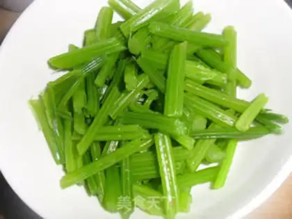 Make Celery with soy peanuts step 5