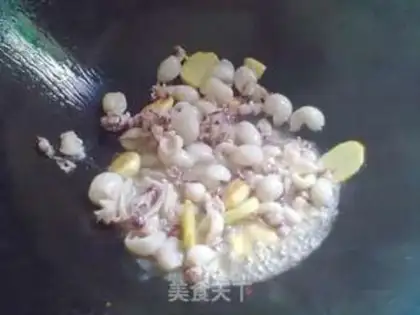 Make Squidfish frying celery step 3