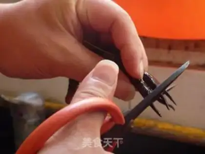 Make Spicy lobster step 1