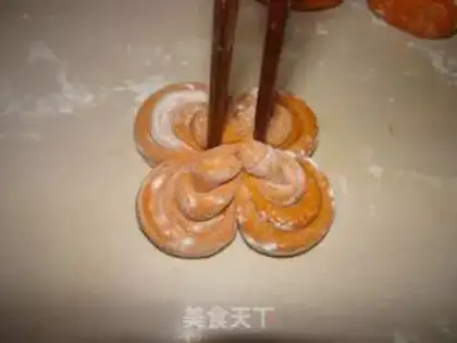 Make Pyramid roll step 4