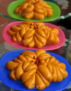Make Pyramid roll step 8