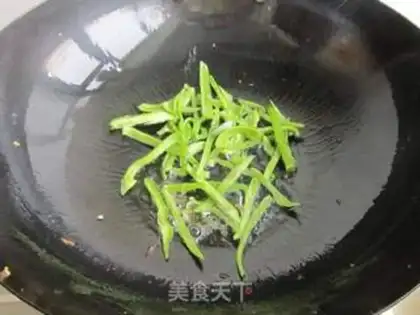 Make Onion fried eggs step 3
