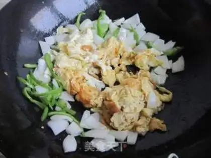Make Onion fried eggs step 5