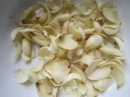 Make Silver-eared lilies step 7