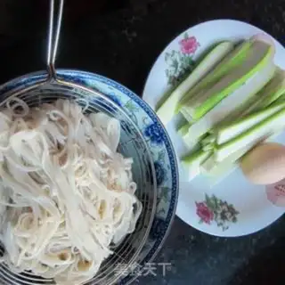 Make Spade egg noodles step 0