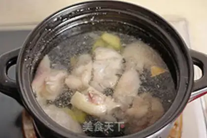 Make Sweet corn pork soup step 4