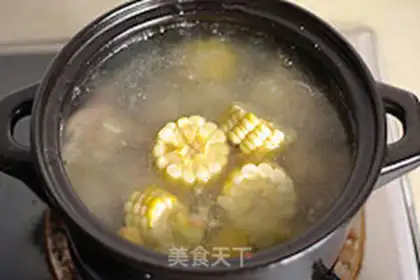 Make Sweet corn pork soup step 5