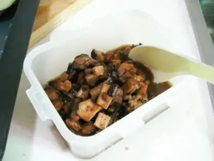 Make Spam sauce and eggplant step 2