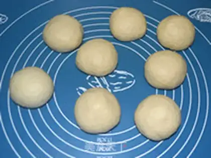 Make Onion fragrance cheese bun step 3