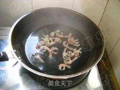Make Soy-peased pigeon claws step 1