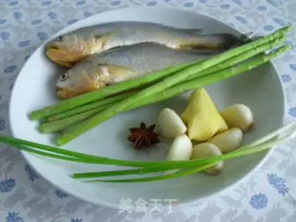 Make Five fragrances of yellowfish step 0
