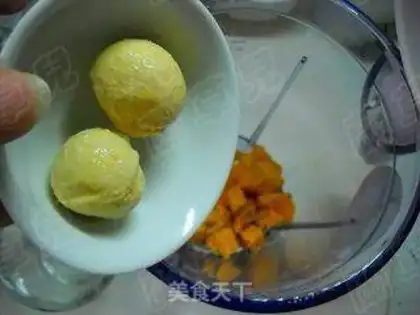 Make A fragrant egg shake step 3