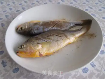 Make Five fragrances of yellowfish step 2