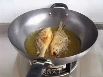 Make Five fragrances of yellowfish step 3