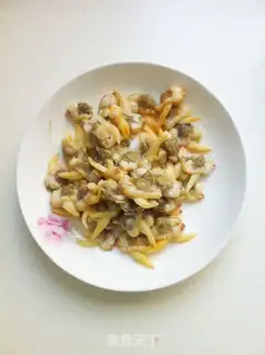 Make Eggs and clams step 2