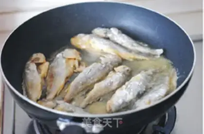 Make Snow pickles, yellowfish step 2