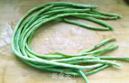 Make Garlic beans step 0