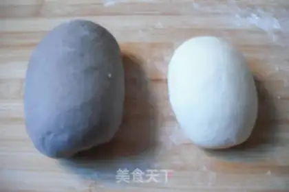 Make Black bean pig hoof roll step 1