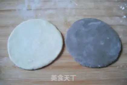 Make Black bean pig hoof roll step 2
