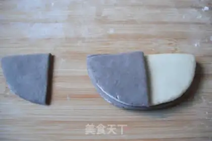 Make Black bean pig hoof roll step 4
