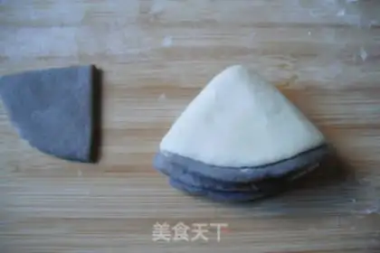 Make Black bean pig hoof roll step 5