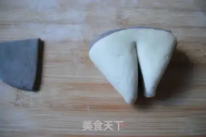 Make Black bean pig hoof roll step 6