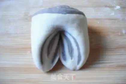 Make Black bean pig hoof roll step 7