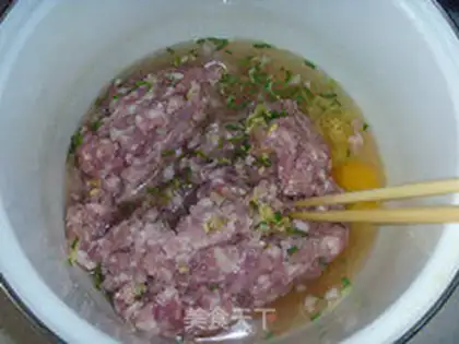 Make Plumbs dry meat buns step 1