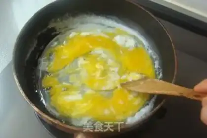 Make Scrambled eggs step 3