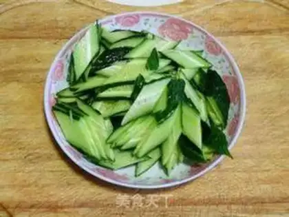 Make cucumber fried goose eggs step 0