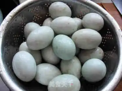 Make Salt buns of duck eggs step 0