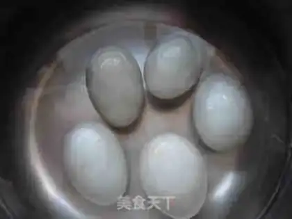 Make Salt buns of duck eggs step 7