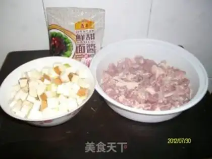 Make Three pasta sauce step 1