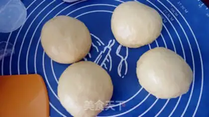 Make Salad sauce toast step 4