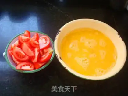 Make Tomato fried eggs step 1