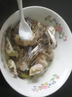 Make Frisbee crabs step 3