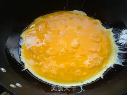 Make Tomato fried eggs step 2