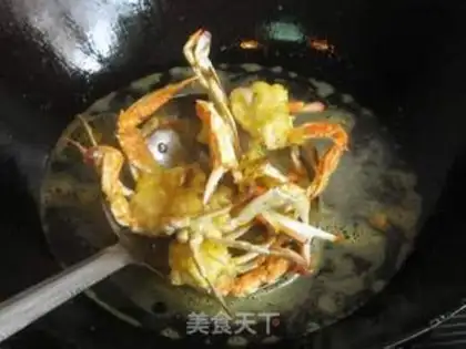Make Frisbee crabs step 5