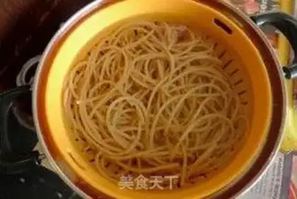 Make Tomato beef pasta step 1