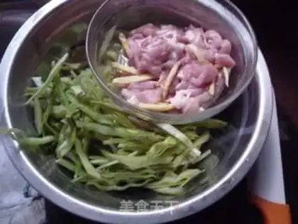 Make lentils fried meat step 0
