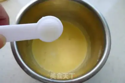 Make Cranberry egg cream step 1