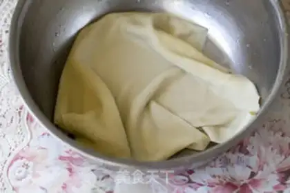 Make Onion dry tofu step 1