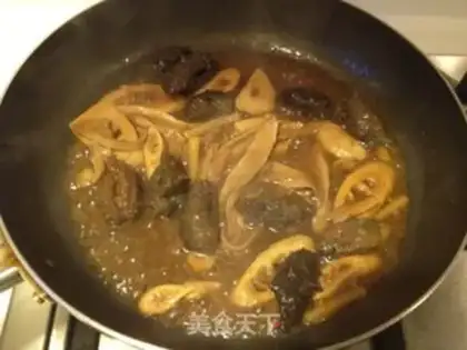 Make Pine onions burning sea cucumber step 2