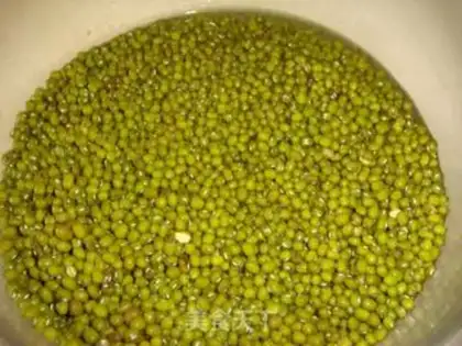 Make Orange-coated green bean sugar step 0