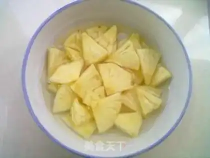 Make The pineapple sashimi step 1