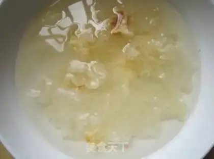 Make Silver-ear lily juice step 1